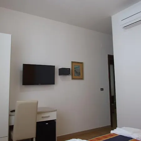 Ξενοδοχείο Midy